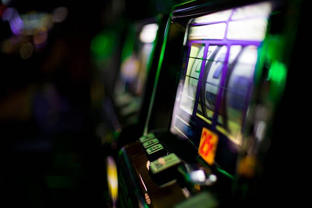 Live dealer conducting Taiwan Pools draw on ptliga login platform